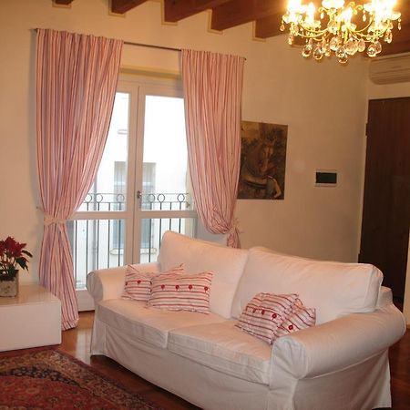 B&B A Casa Di Andrea Mantua Exterior foto